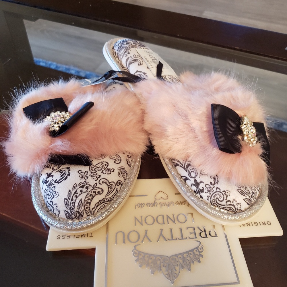 NWT Pretty You London Slippers